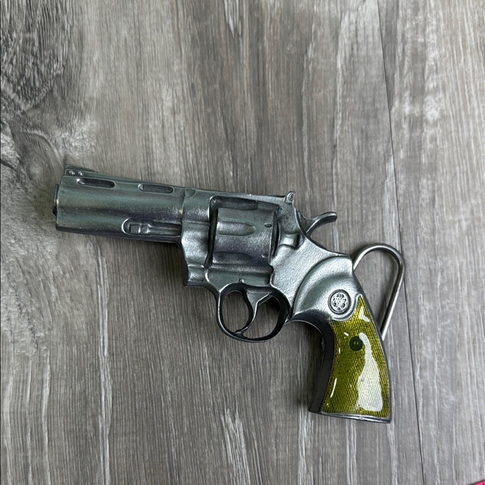 Green and Silver Decorative unique belt buckle